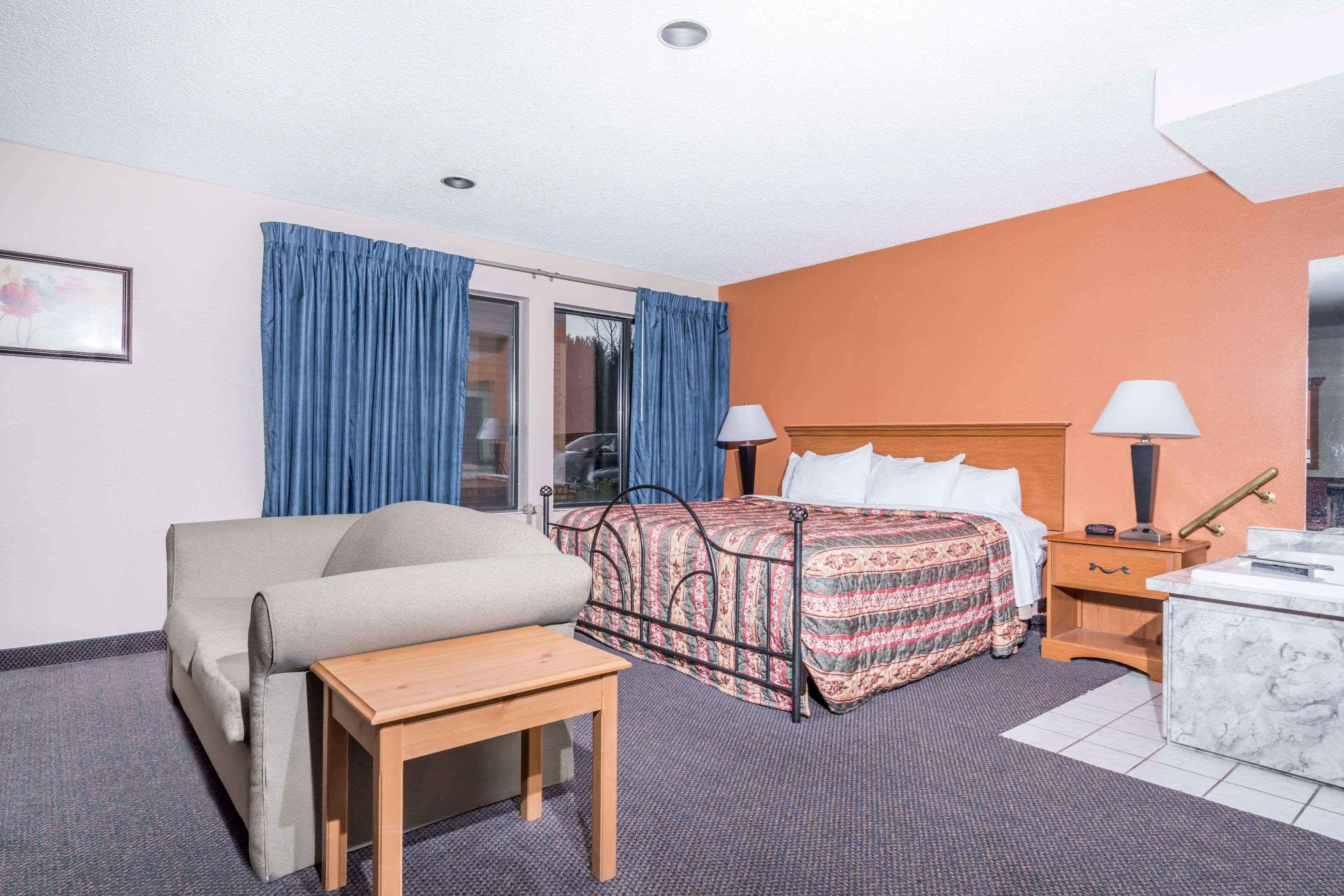 Days Inn By Wyndham Black River Falls - Access To Atv Trail Екстер'єр фото