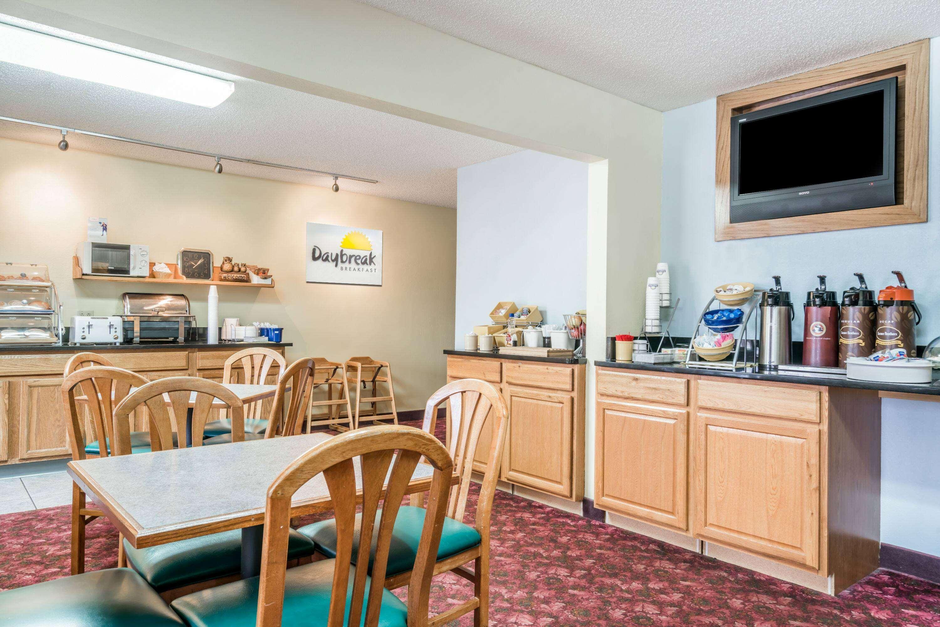 Days Inn By Wyndham Black River Falls - Access To Atv Trail Екстер'єр фото