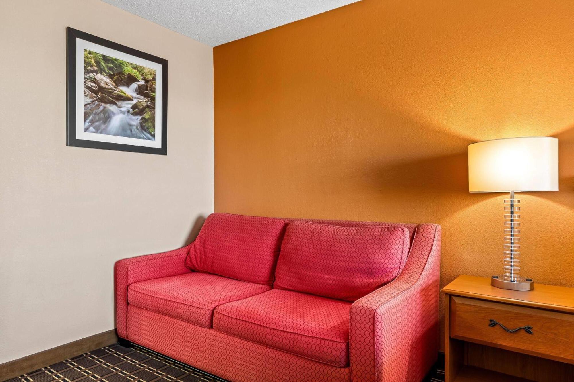 Days Inn By Wyndham Black River Falls - Access To Atv Trail Екстер'єр фото