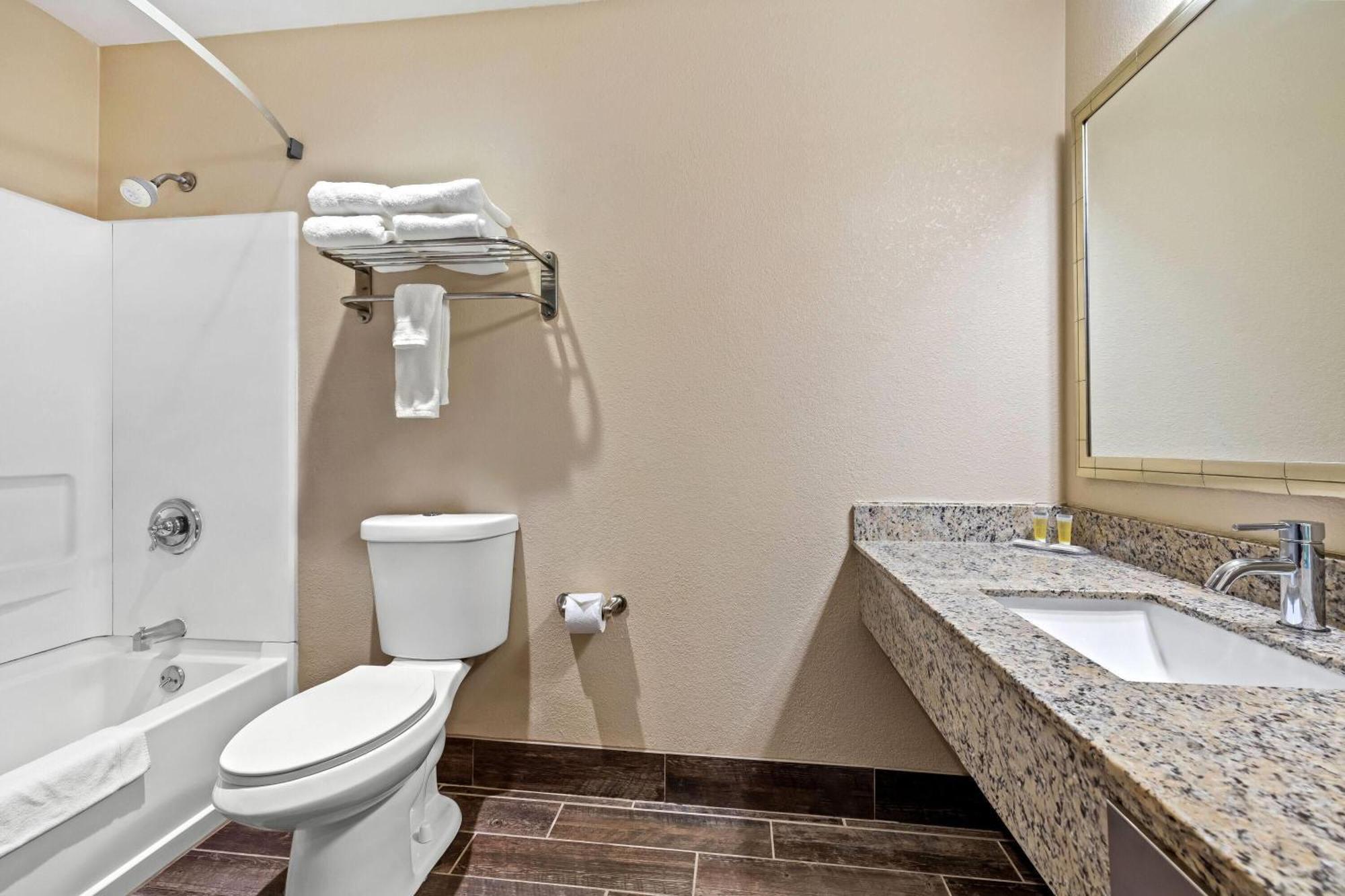 Days Inn By Wyndham Black River Falls - Access To Atv Trail Екстер'єр фото