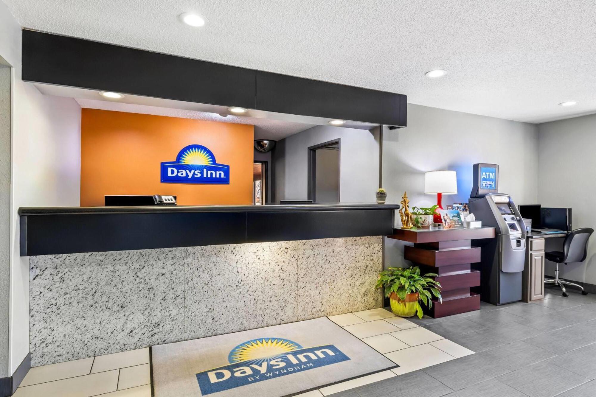 Days Inn By Wyndham Black River Falls - Access To Atv Trail Екстер'єр фото