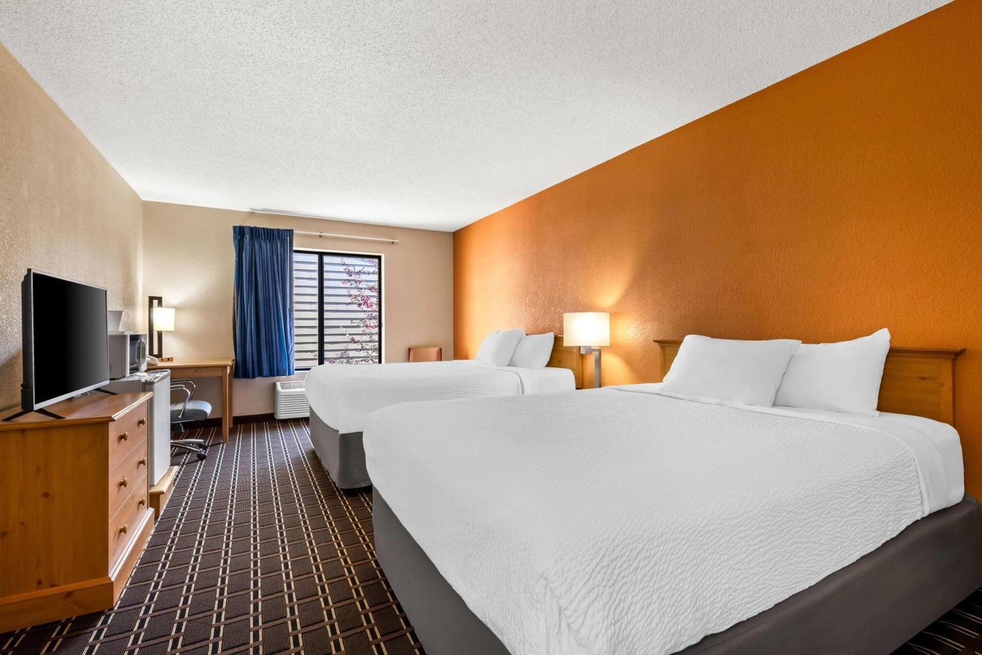 Days Inn By Wyndham Black River Falls - Access To Atv Trail Екстер'єр фото
