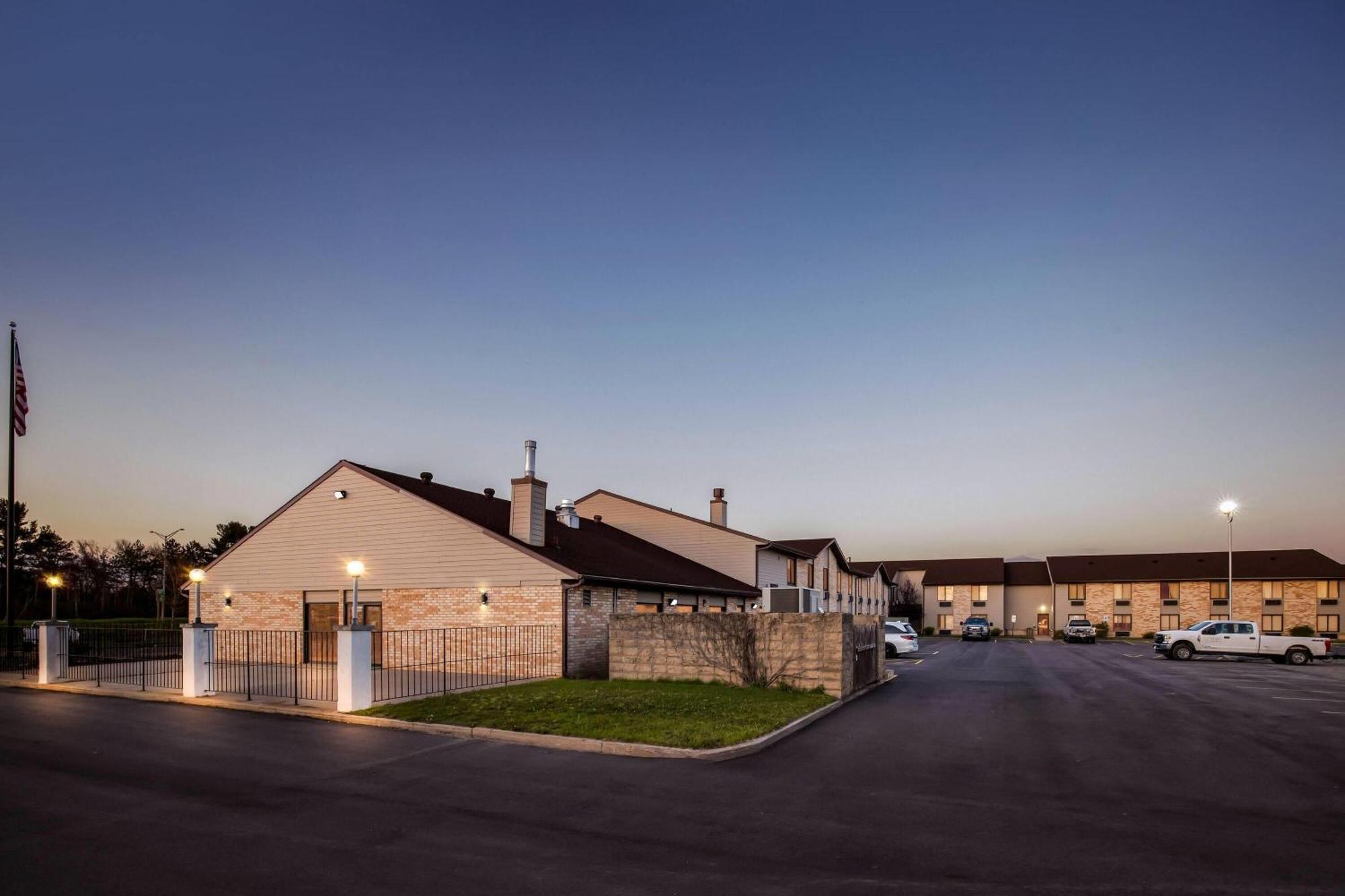 Days Inn By Wyndham Black River Falls - Access To Atv Trail Екстер'єр фото